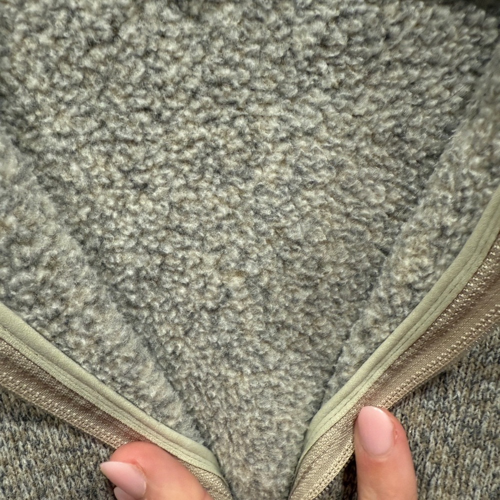Patagonia Women's Better Sweater 1/4-Zip Fleece in the "Pelican Cream" - Picture 6 of 7